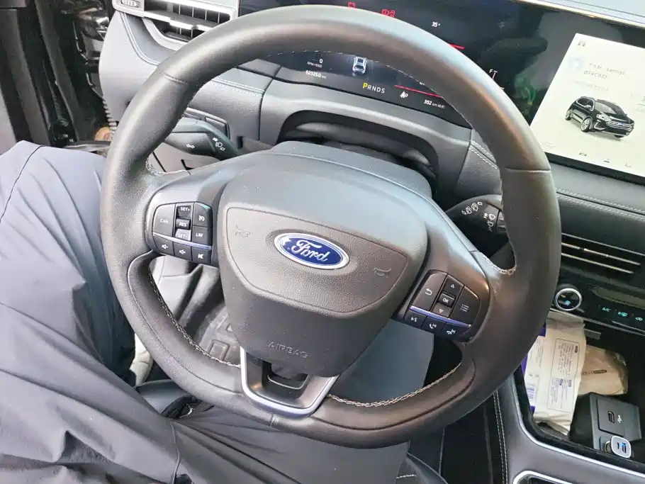 Photo 15 - Ford Edge
