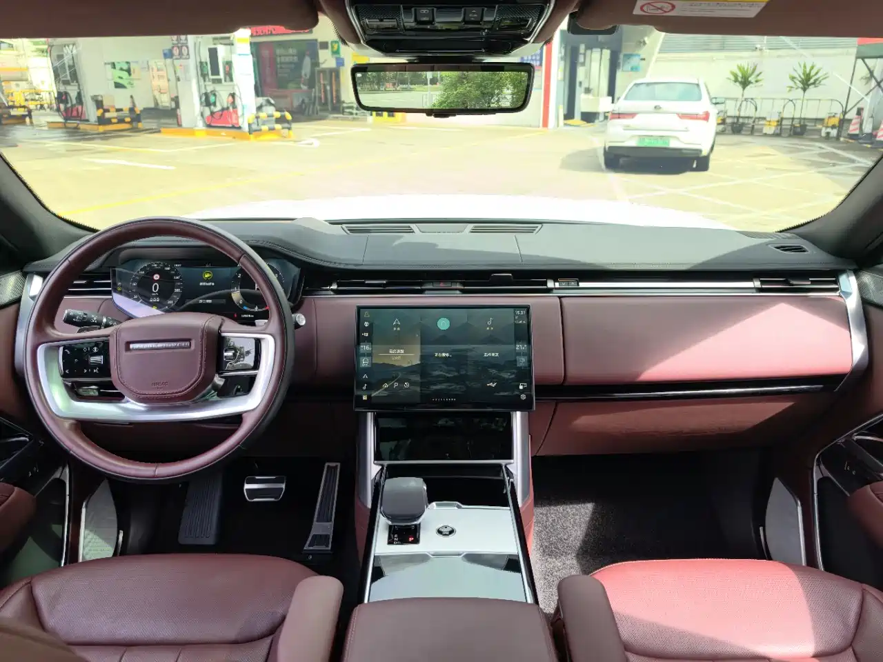 Land Rover Range Rover 2024 3.0 L6 400PS Genesis Extended фото 8