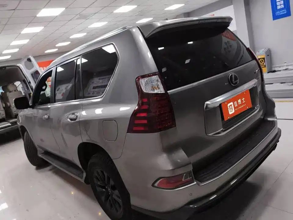 Photo 6 - Lexus GX