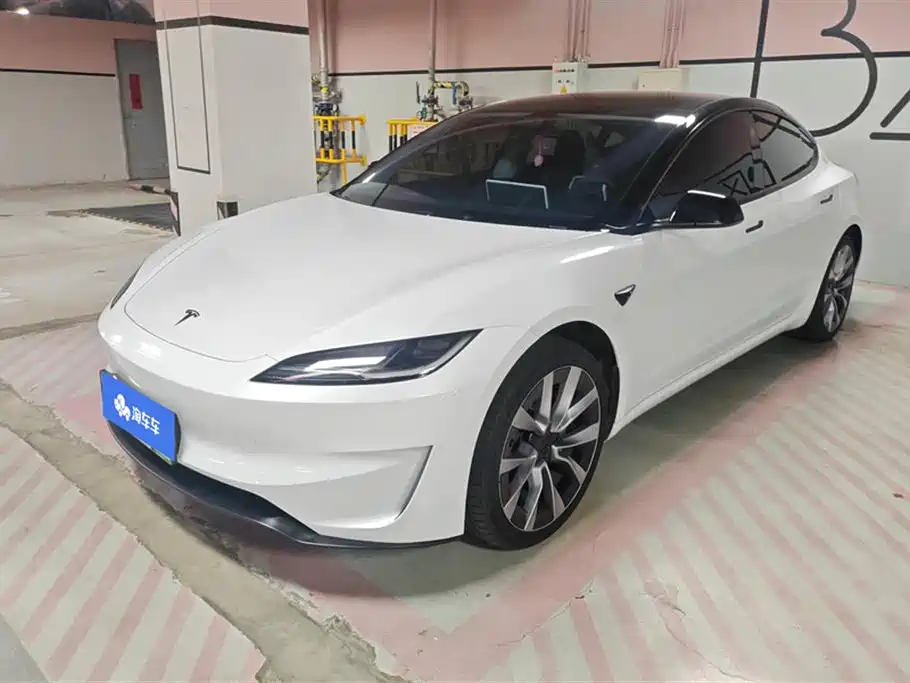 TESLA MODEL 3