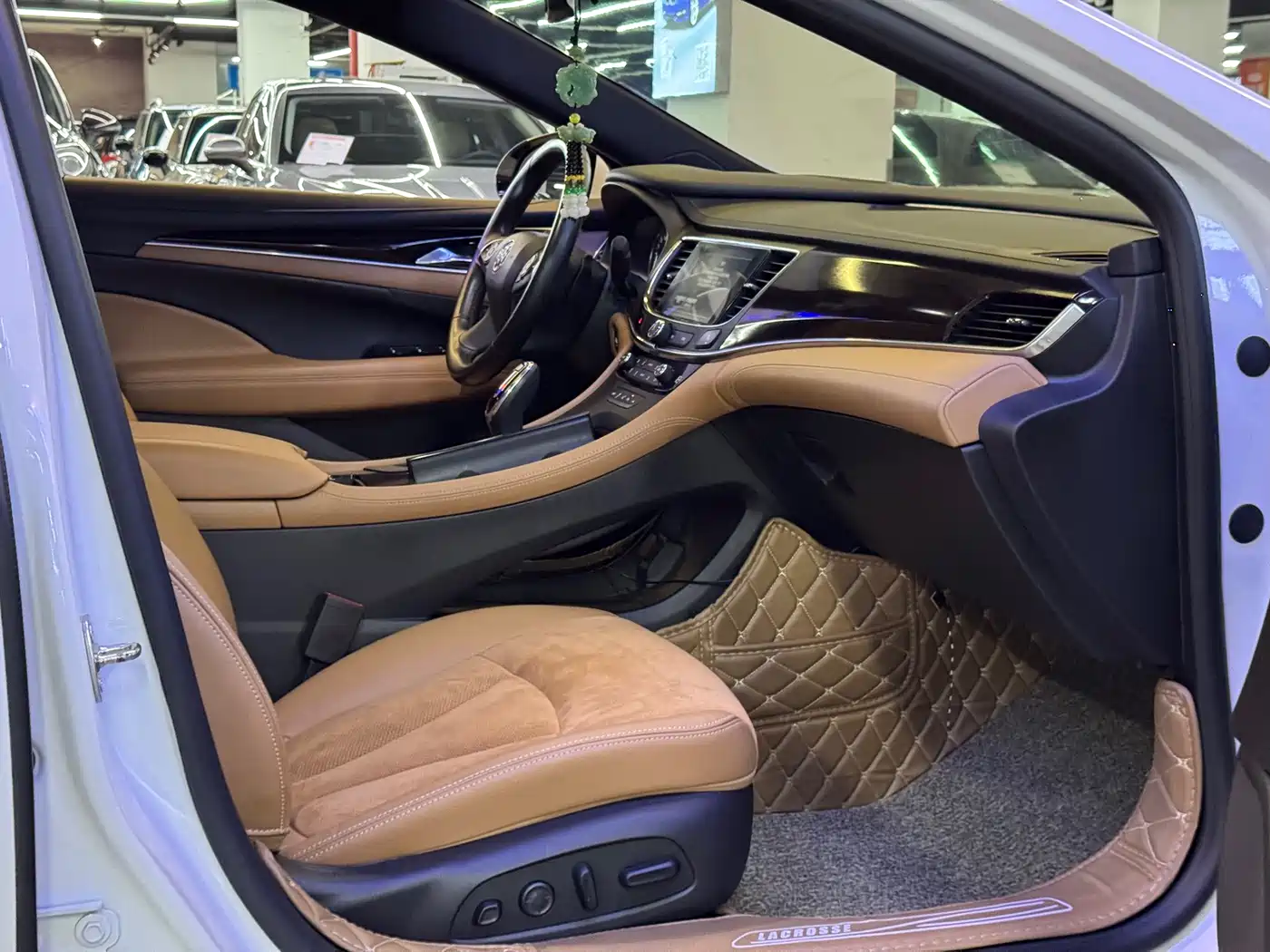 Buick LaCrosse 2018 Model 20T Luxury Edition фото 18