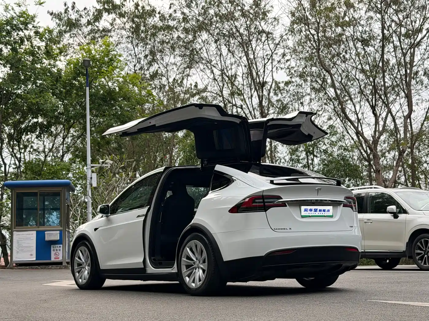 TESLA MODEL X