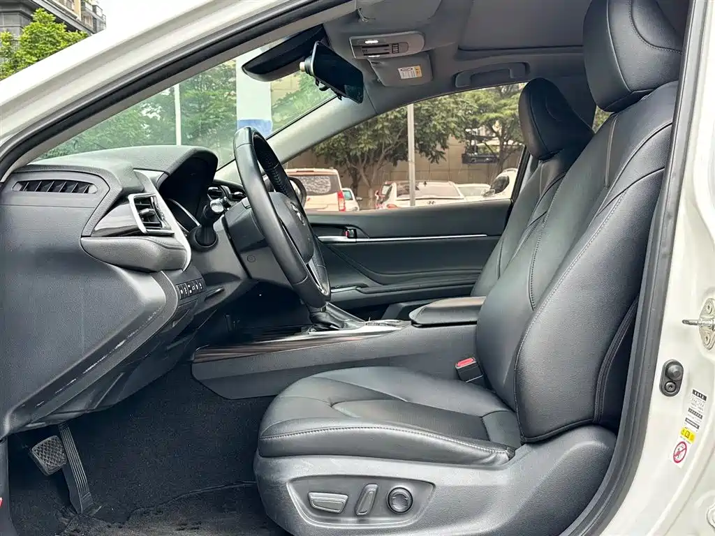 Toyota Camry 2018 2.5G Luxury Edition фото 7