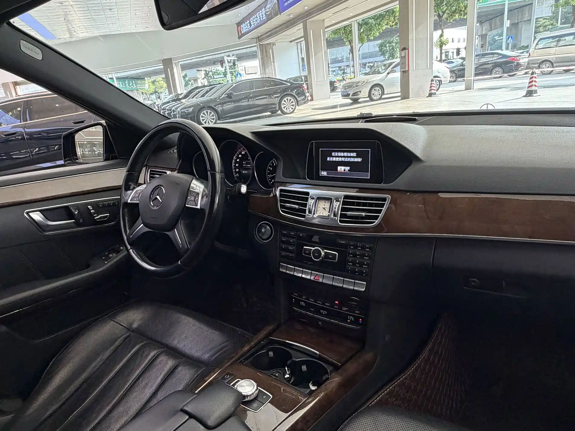 Фото 8 - Mercedes-Benz E-Class