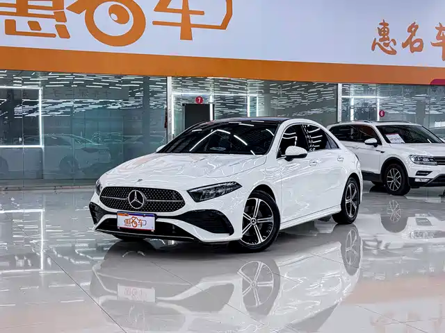 Mercedes-Benz A-Class 2024 Facelift A 200 L Fashion — фото 2
