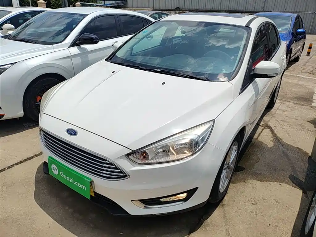  Ford Focus 2015 Sedan EcoBoost 125 Automatic Super Energy Fashion