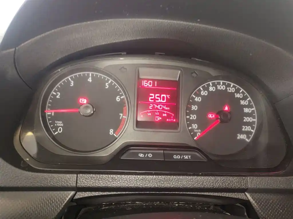 Volkswagen Jetta 2015 1.6L Manual Trend фото 12