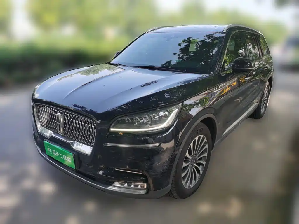 Photo 1 - Lincoln Aviator