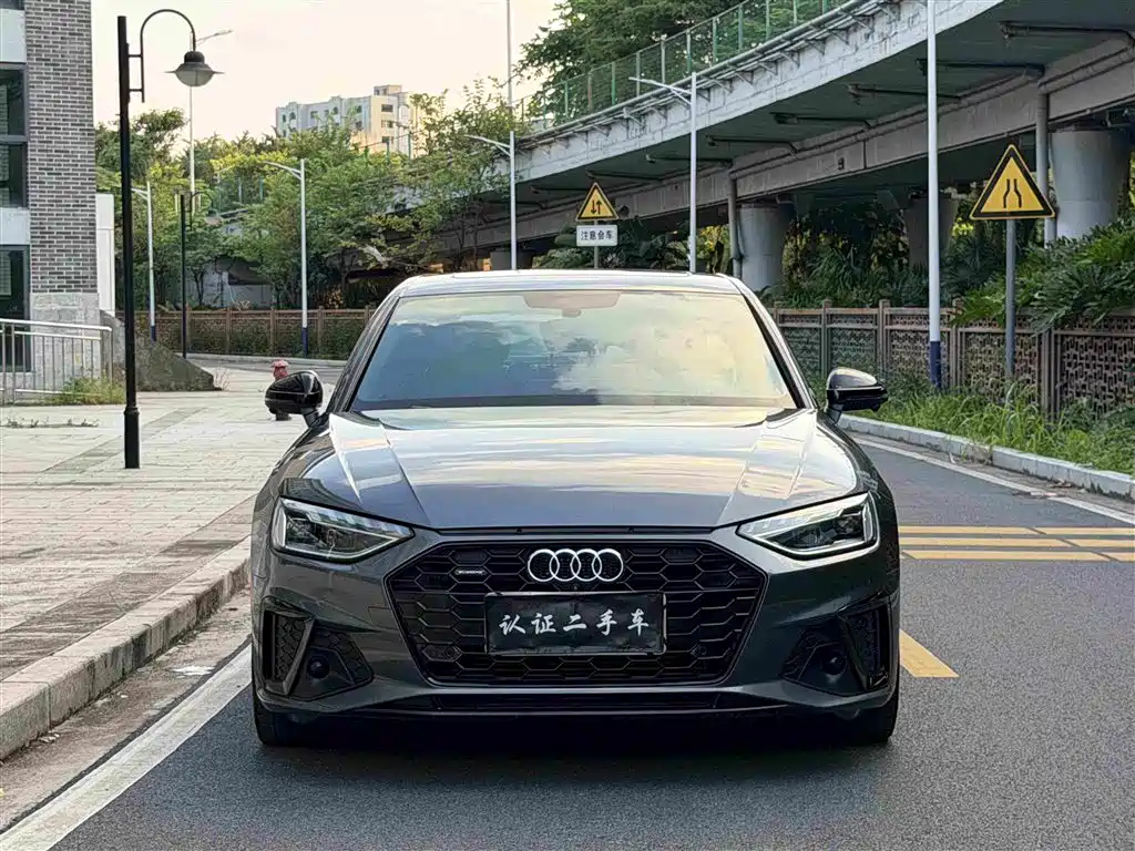 Photo 1 - Audi A4L