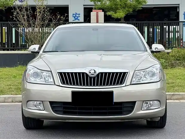 Škoda Octavia 2013 2.0L Automatic Elite Edition фото 2