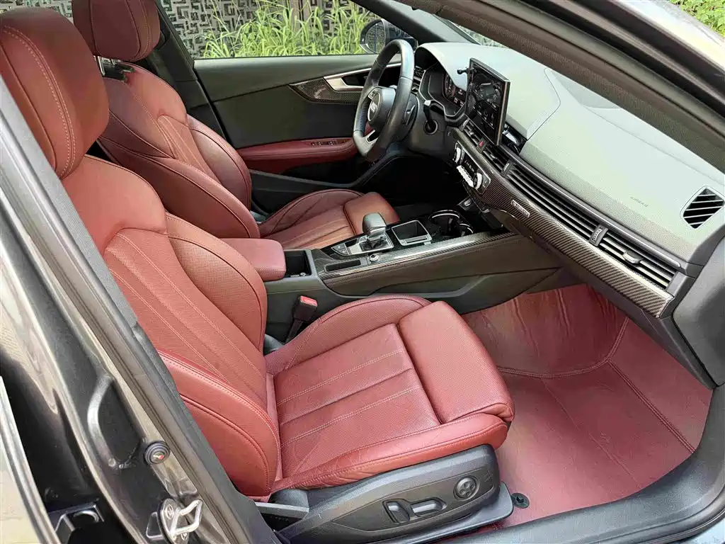 Photo 7 - Audi A4L