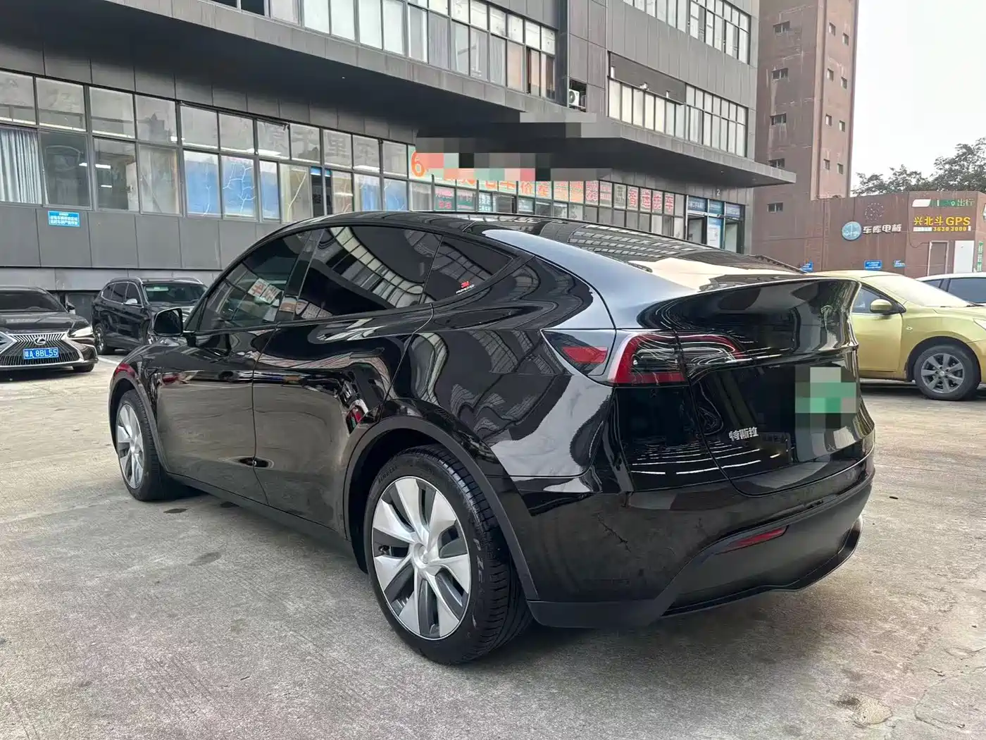 TESLA MODEL Y