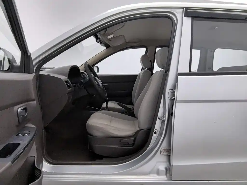 Wuling Motors Wuling Hongguang 2015 2014 1.5L Base Model