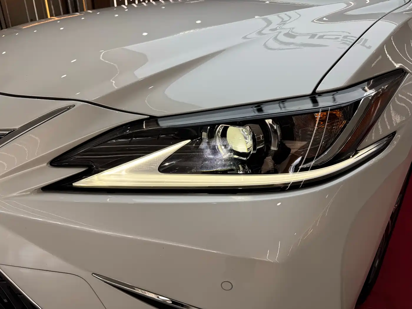 Lexus ES 2023 200 Excellence Edition фото 34