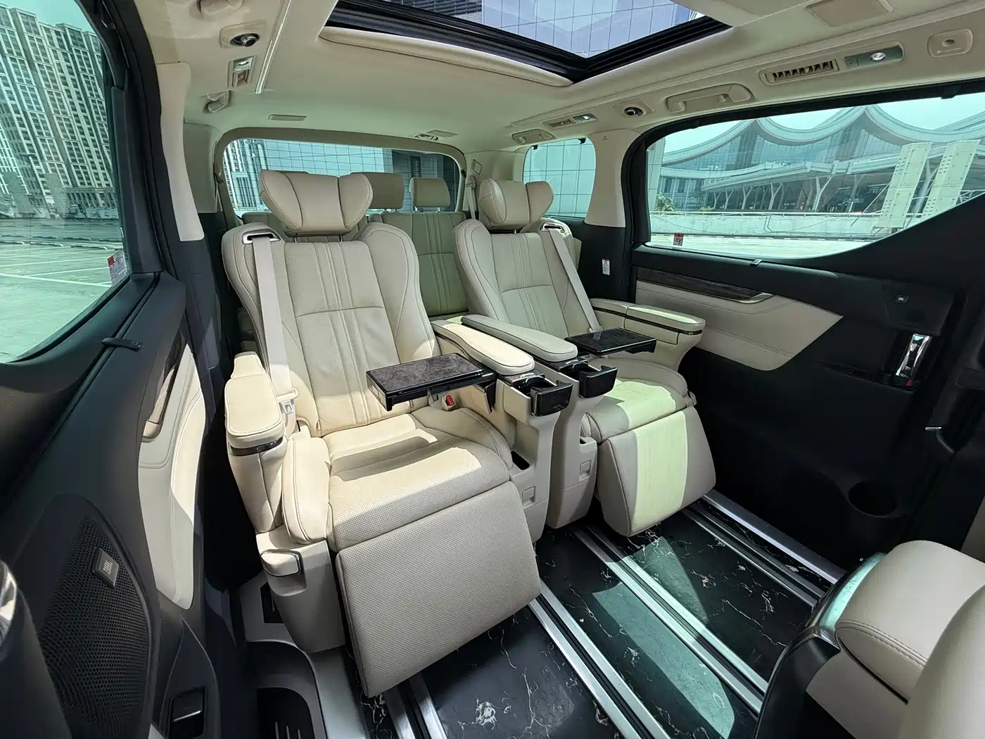 Toyota Alphard 2021 Hybrid 2.5L Ultimate фото 10