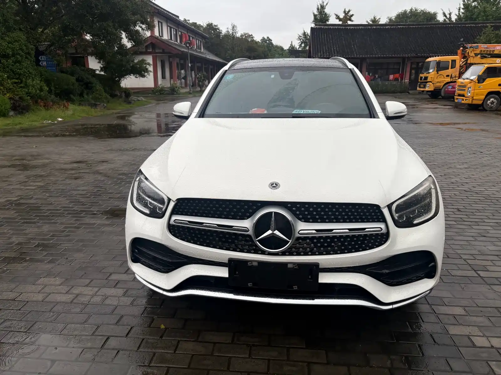 Фото 2 - Mercedes-Benz GLC