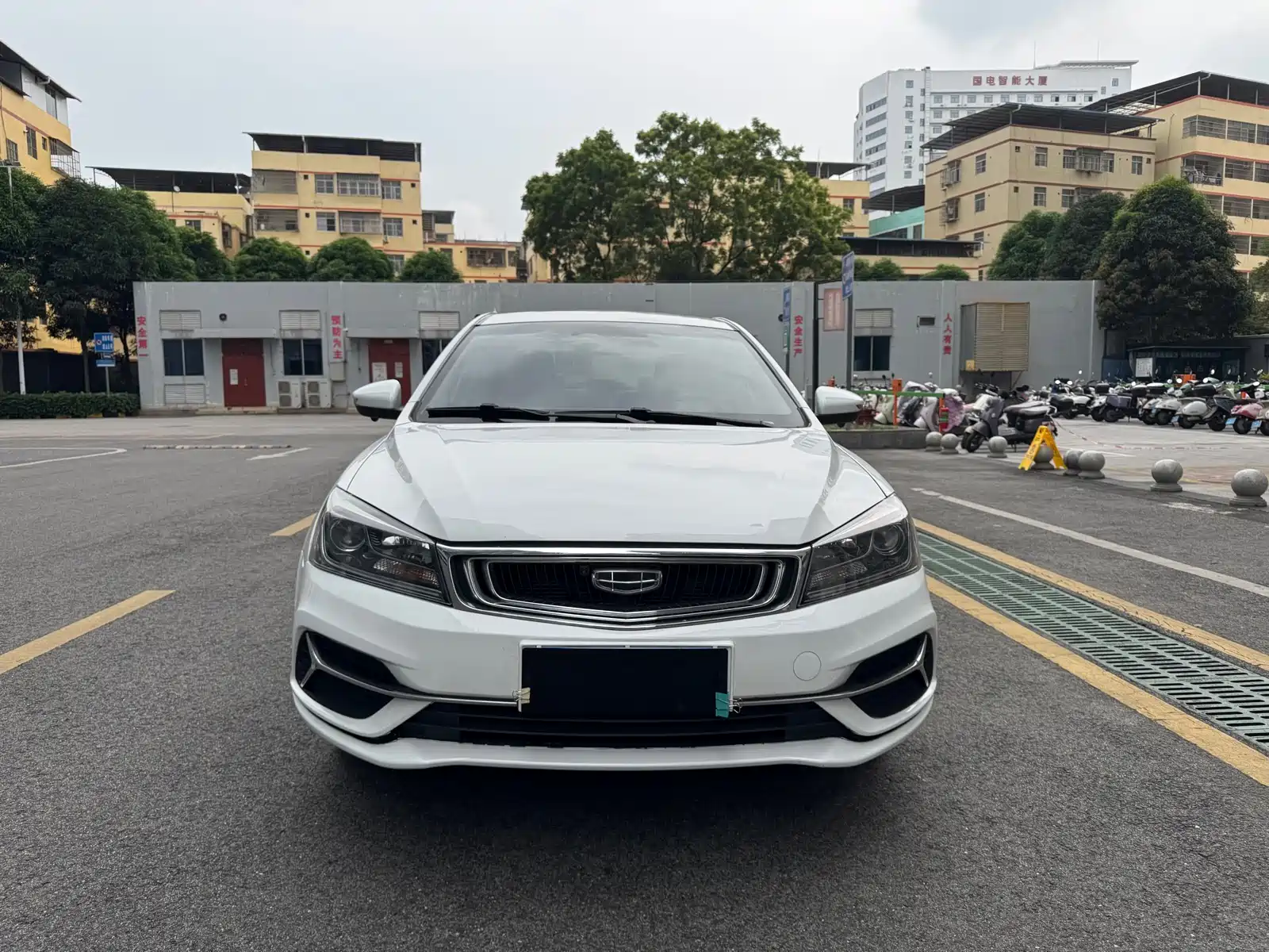 Фото 2 - Geely Emgrand