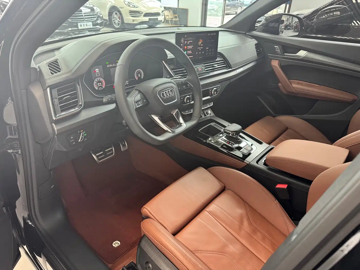 Audi Q5L 2024 Model 40 TFSI Luxury Dynamic фото 6
