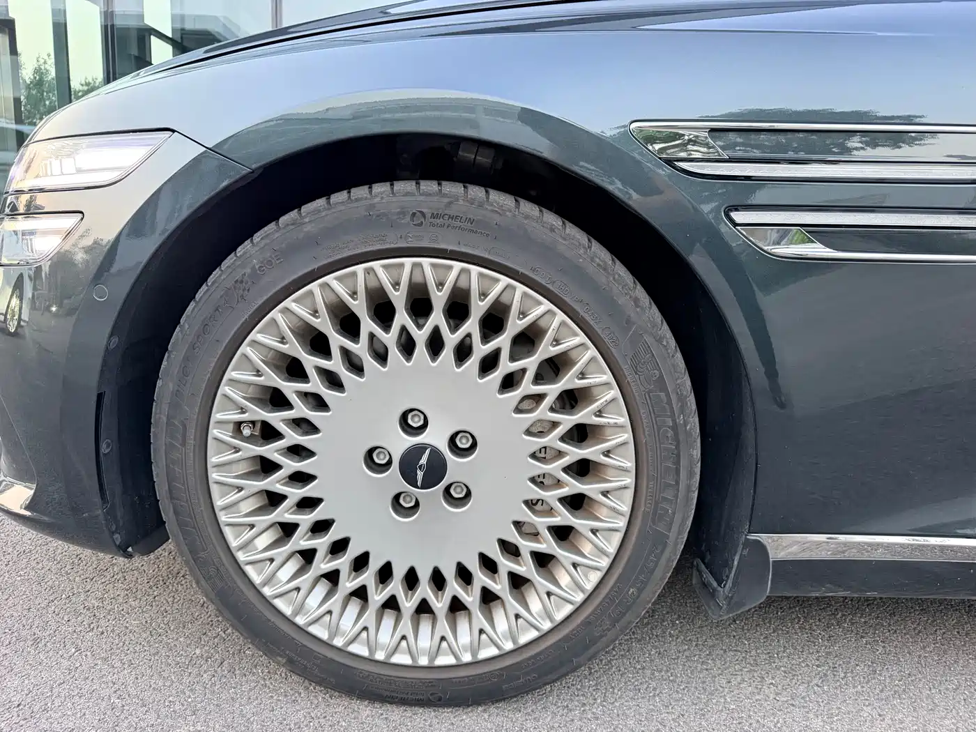 Genesis G80 2025 2024 2.5T 4WD Flagship Edition
