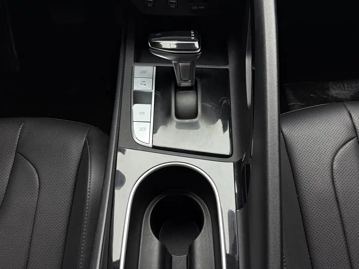 Hyundai Elantra 2022 1.5L CVT GLX Elite Edition фото 17