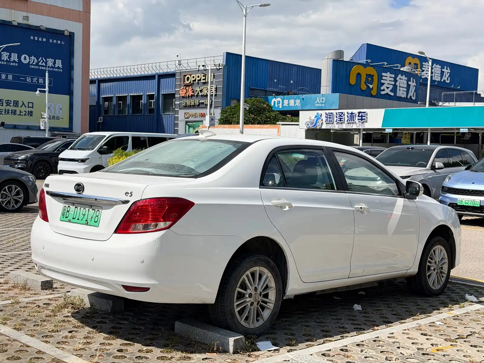 Photo 8 - BYD e5