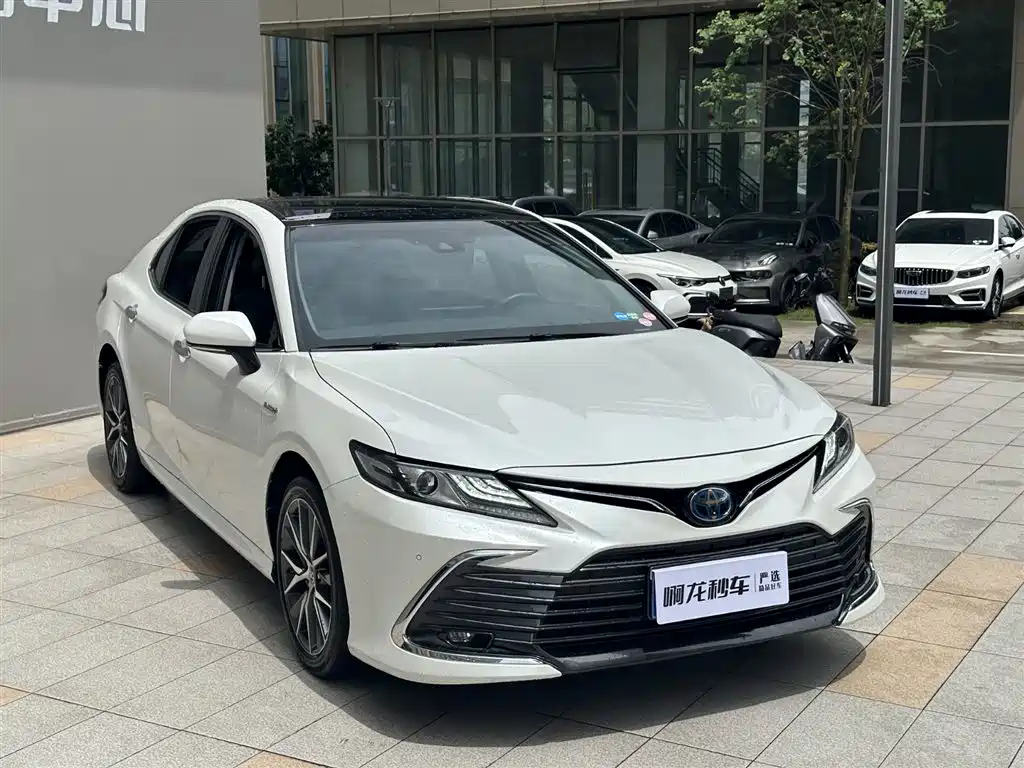 Toyota Camry 2021 Hybrid 2.5HG Luxury Edition фото 4