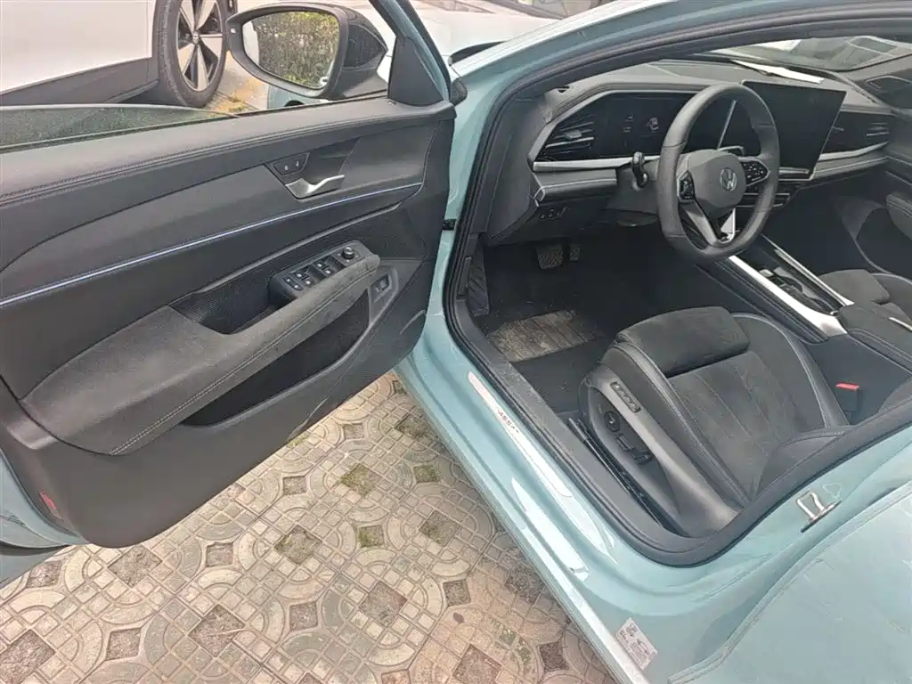 Volkswagen Passat 2025 Model Pro 380TSI Starlight Dragon Premium Edition фото 16