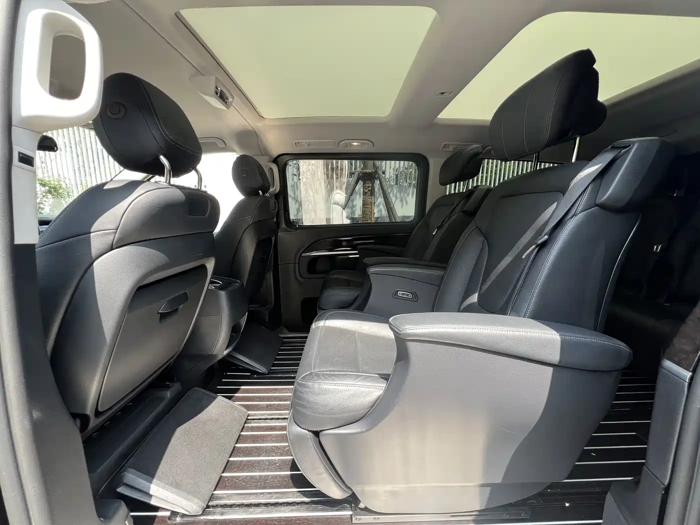 Mercedes-Benz V-Class 2018 V 260 L Premium Long Wheelbase Edition China VI фото 6