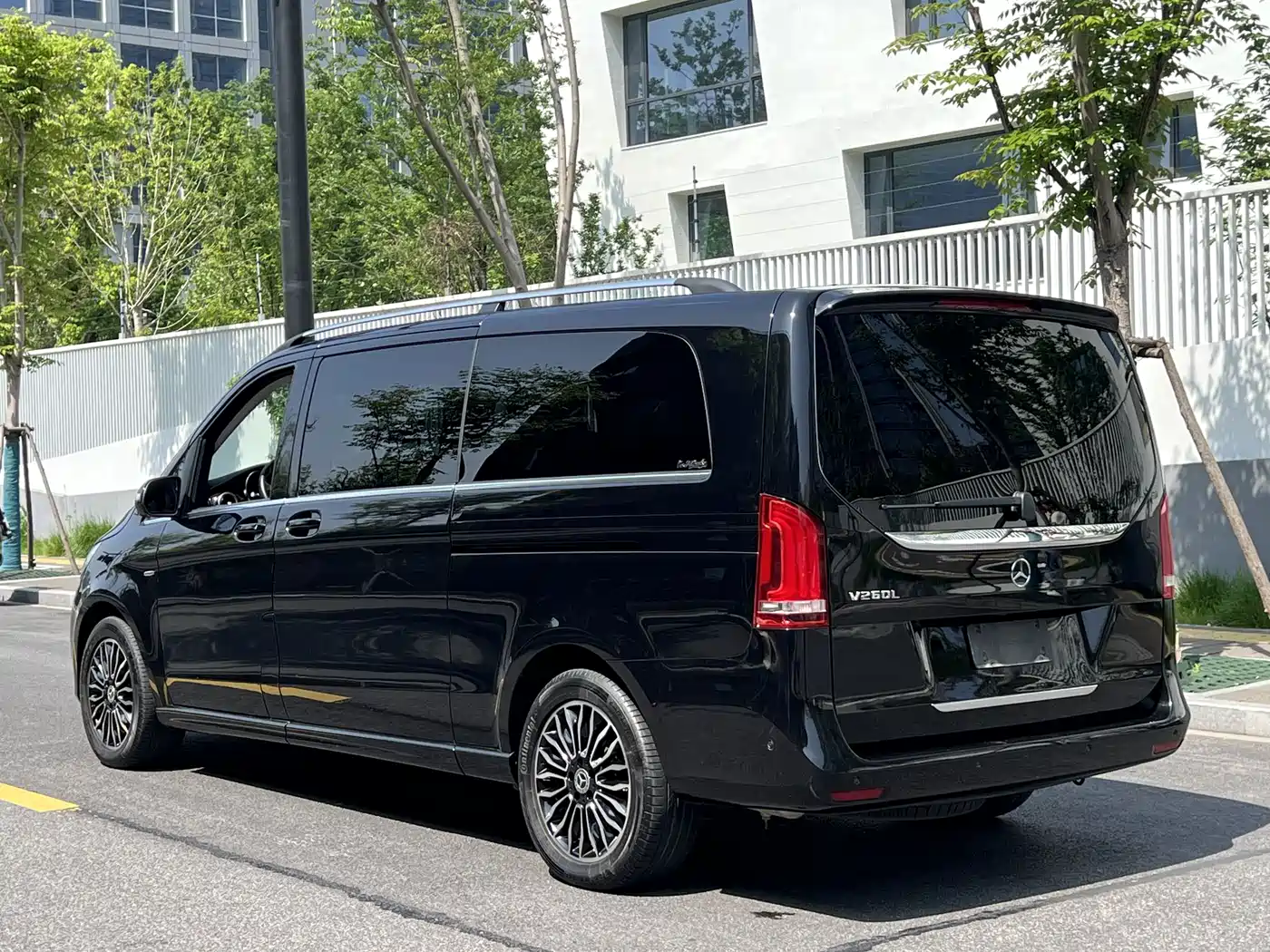 Mercedes-Benz V-Class 2018 V 260 L Premium Long Wheelbase Edition China VI фото 9