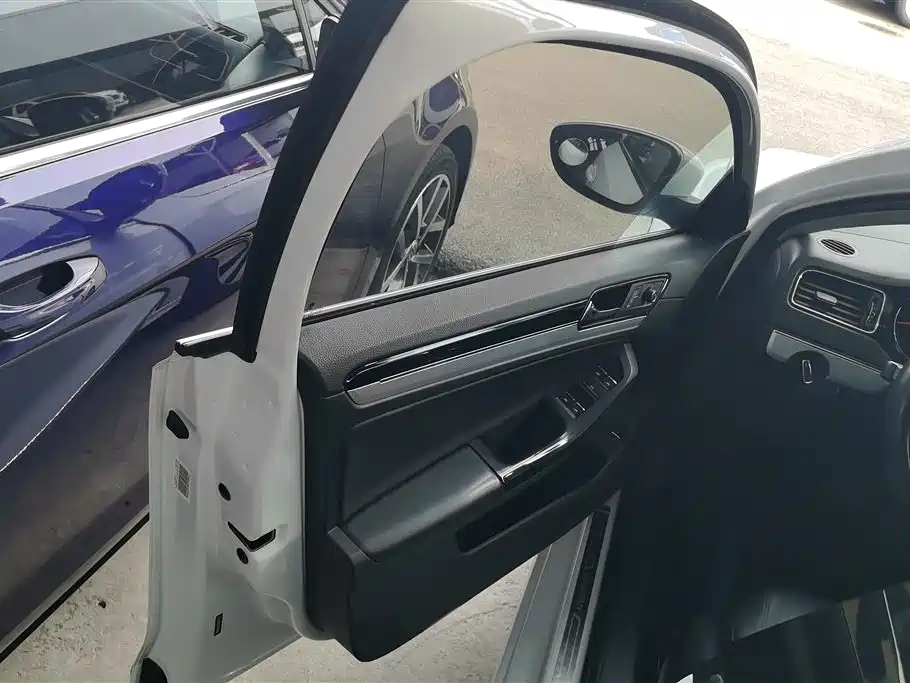 Volkswagen Sagitar 2018 1.6L Automatic Comfort фото 7