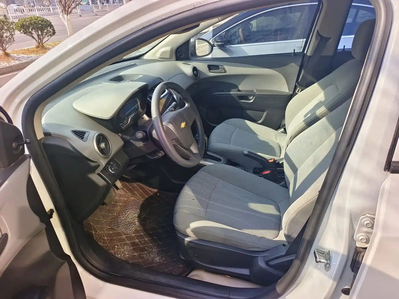 Chevrolet Aveo 2014 Sedan 1.4SL AT Fashion Sunroof Edition фото 8