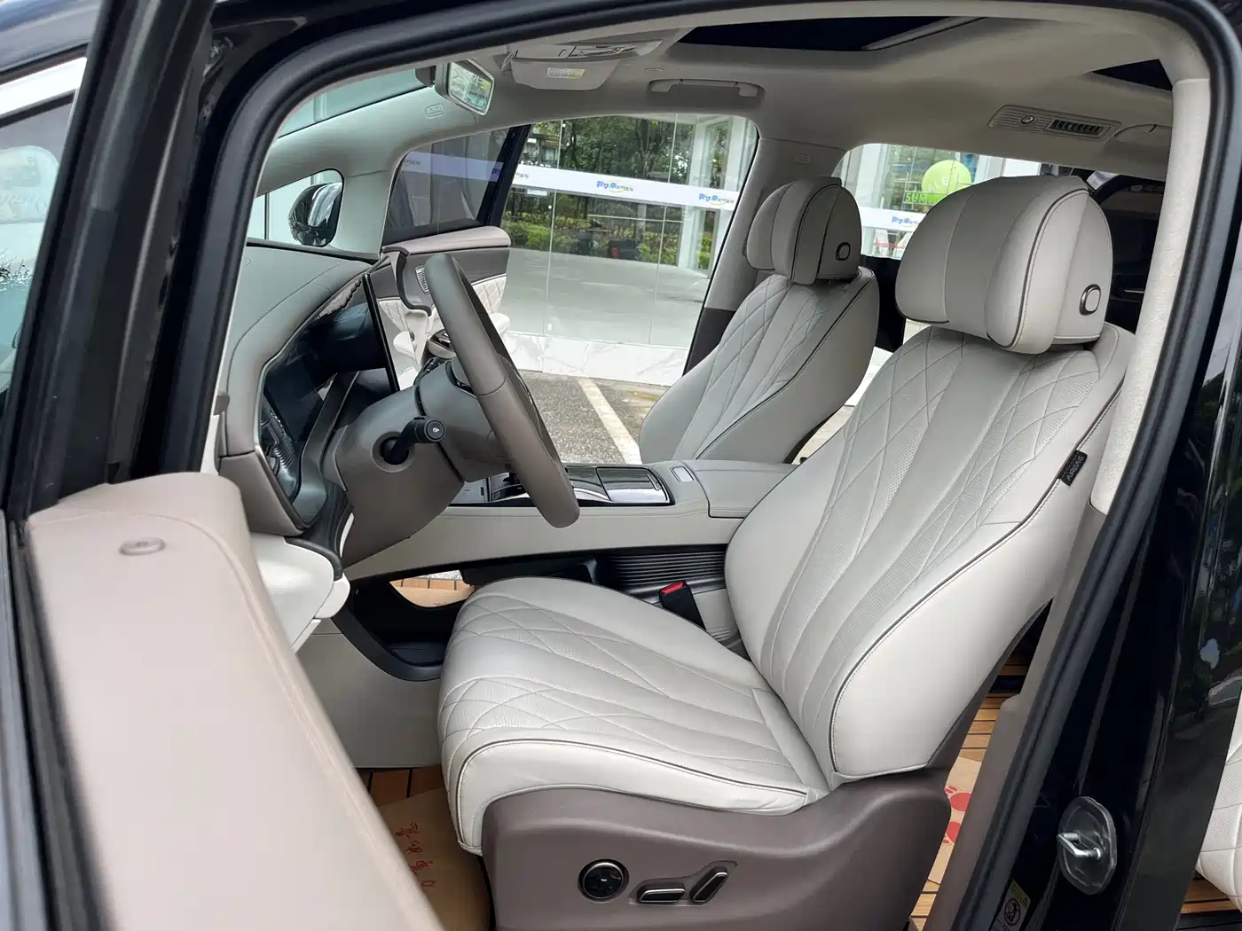Denza D9 2022 DM-i 970 AWD Flagship фото 12