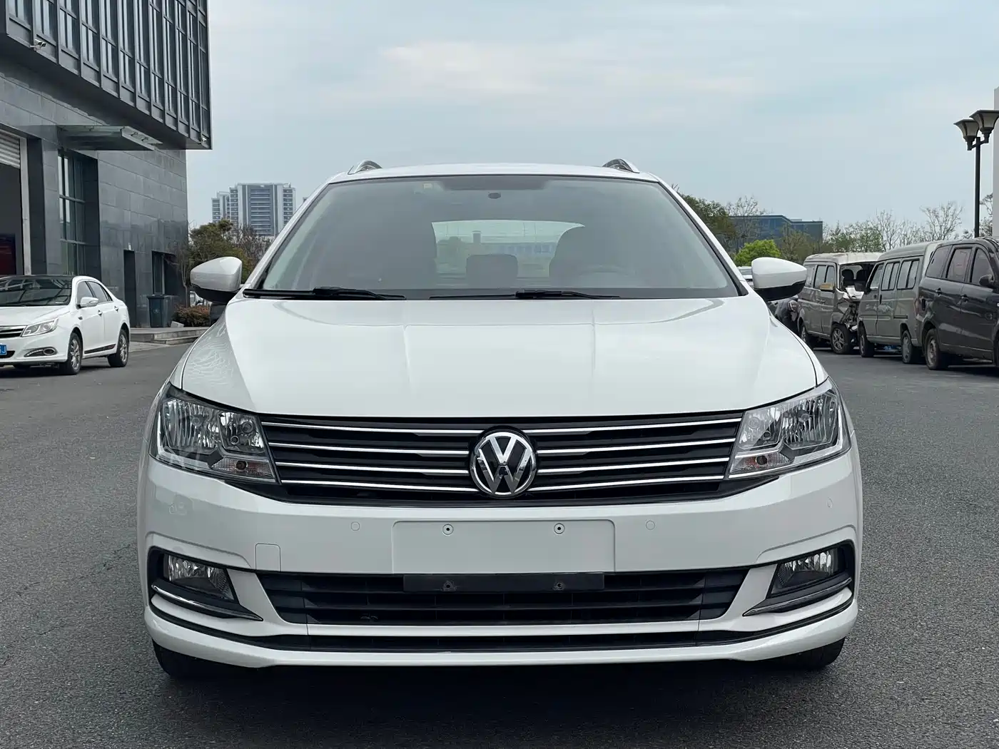 Volkswagen Lavida Tour 2017 180TSI DSG Comfort Edition фото 2