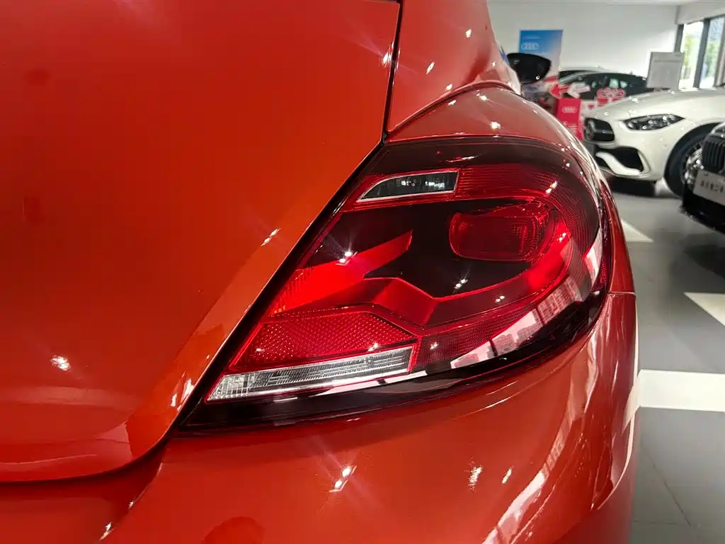 Volkswagen Beetle 2018 180TSI Easy Joy Edition фото 11