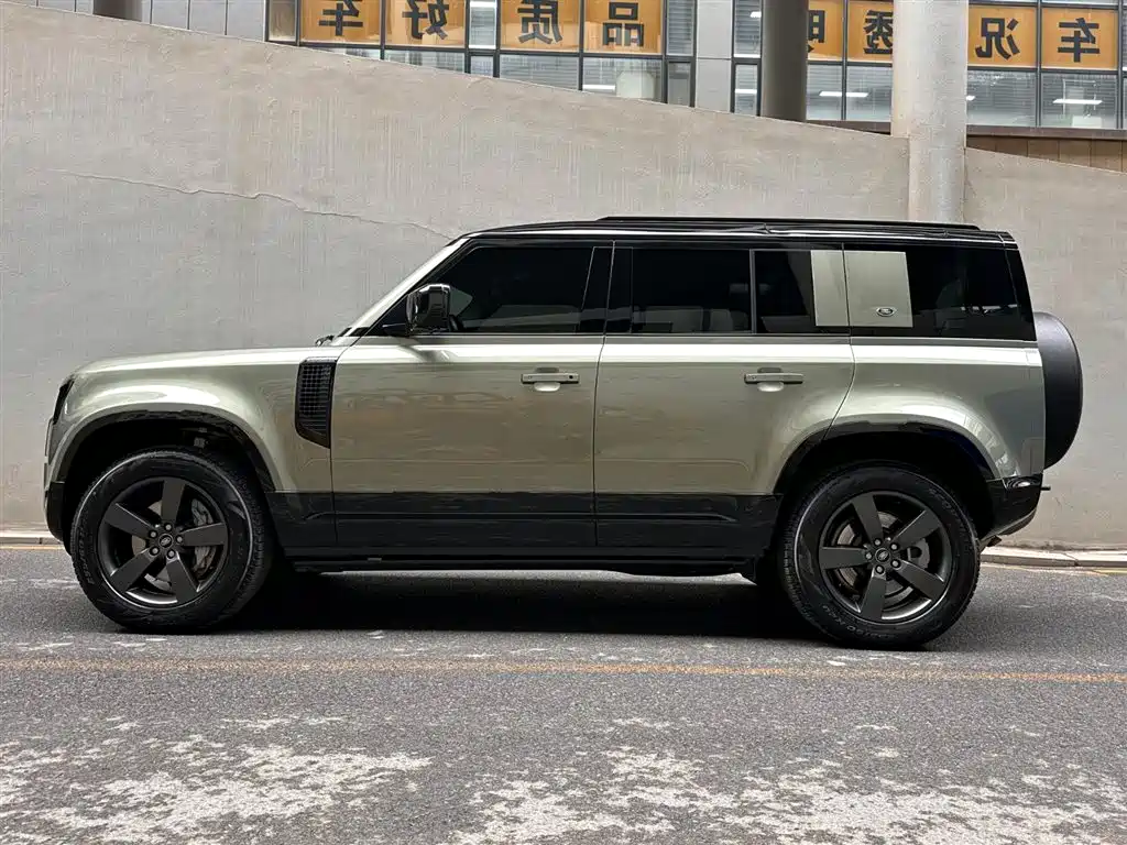 Land Rover Defender 2023 Facelift 110 3.0T P400 X-DYNAMIC HSE фото 3