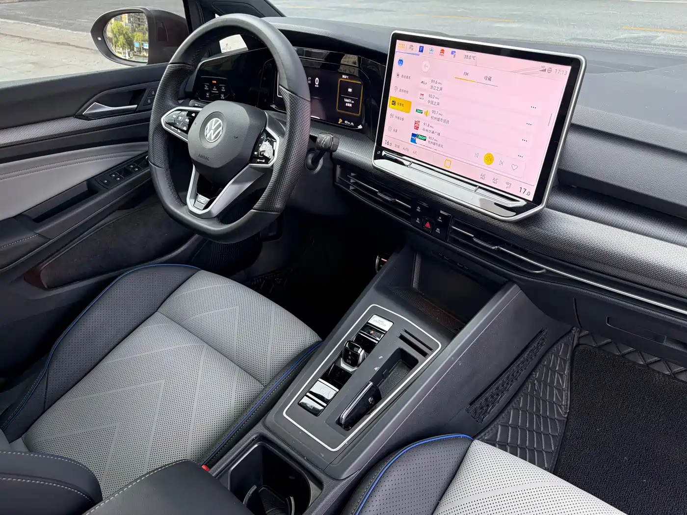 Volkswagen Golf 2025 2025 300TSI R-Line