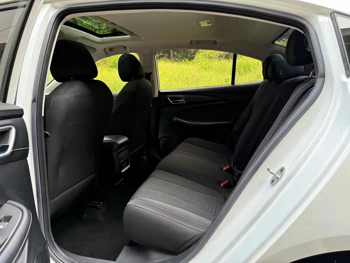 Фото 8 - Roewe i5