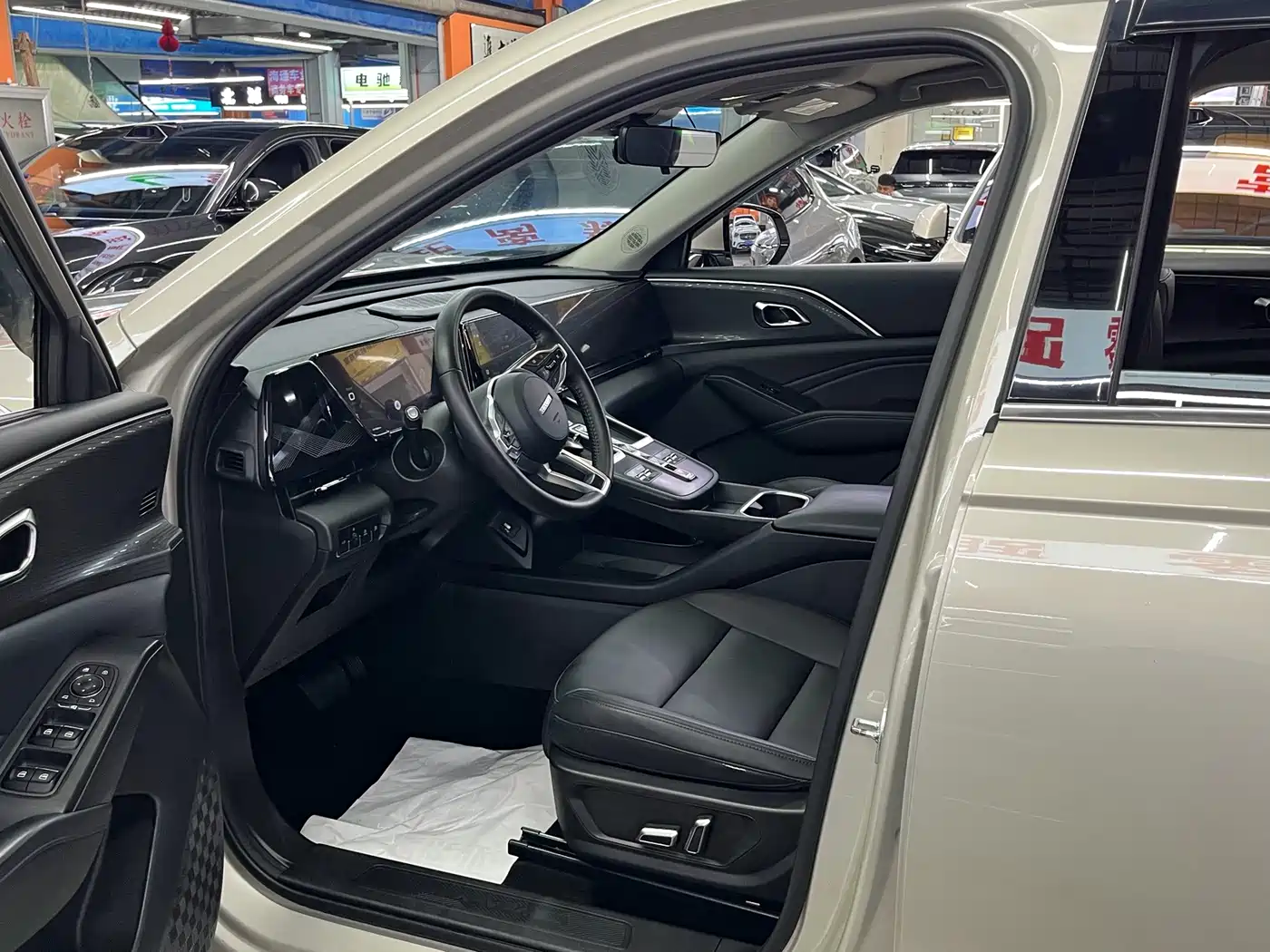 Haval Xiaolong MAX 2023 2023 1.5L Hi4 105 4WD Pilot Edition