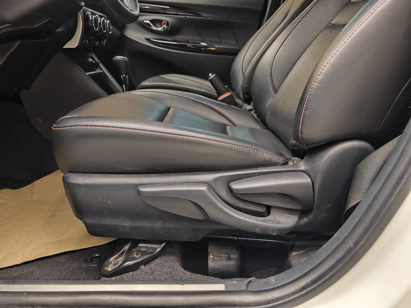Toyota YARiS L Zhi Xuan 2020 Zhi Xuan X 1.5L CVT Luxury фото 10