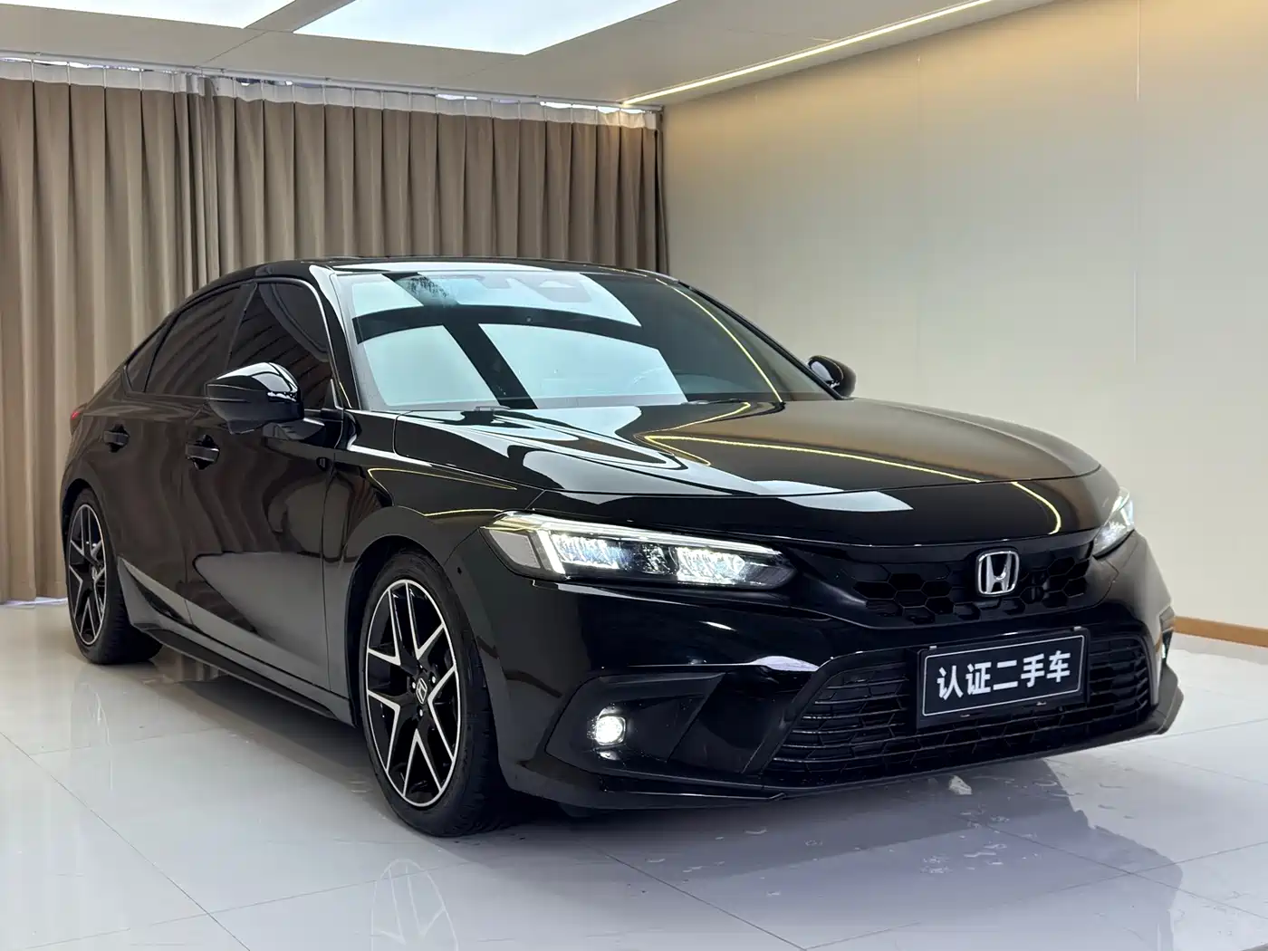 Фото 3 - Honda Civic