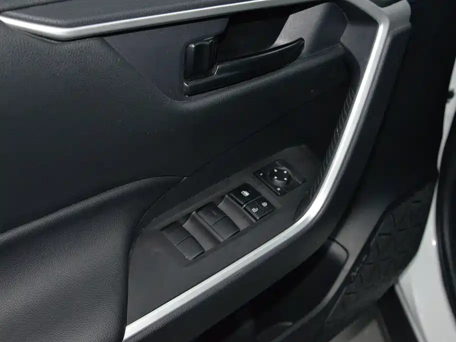 Toyota RAV4 Rongfang 2022 2.0L CVT 2WD Urban Edition фото 7