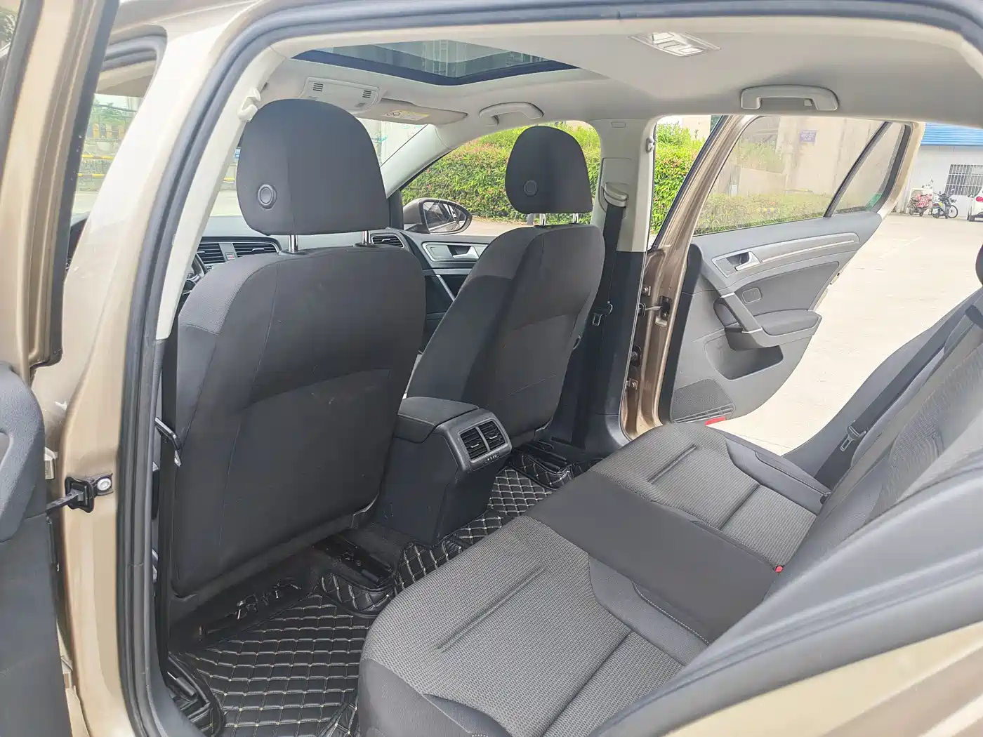 Volkswagen Golf 2016 1.6L Automatic Comfort фото 20
