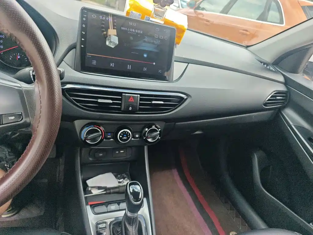 Фото 6 - Hyundai Elantra
