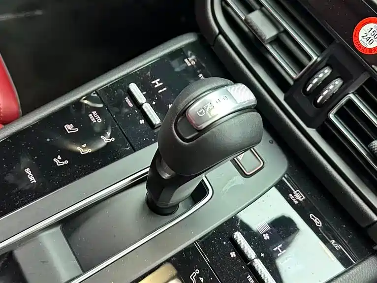 Porsche Macan 2022 Macan 2.0T фото 12