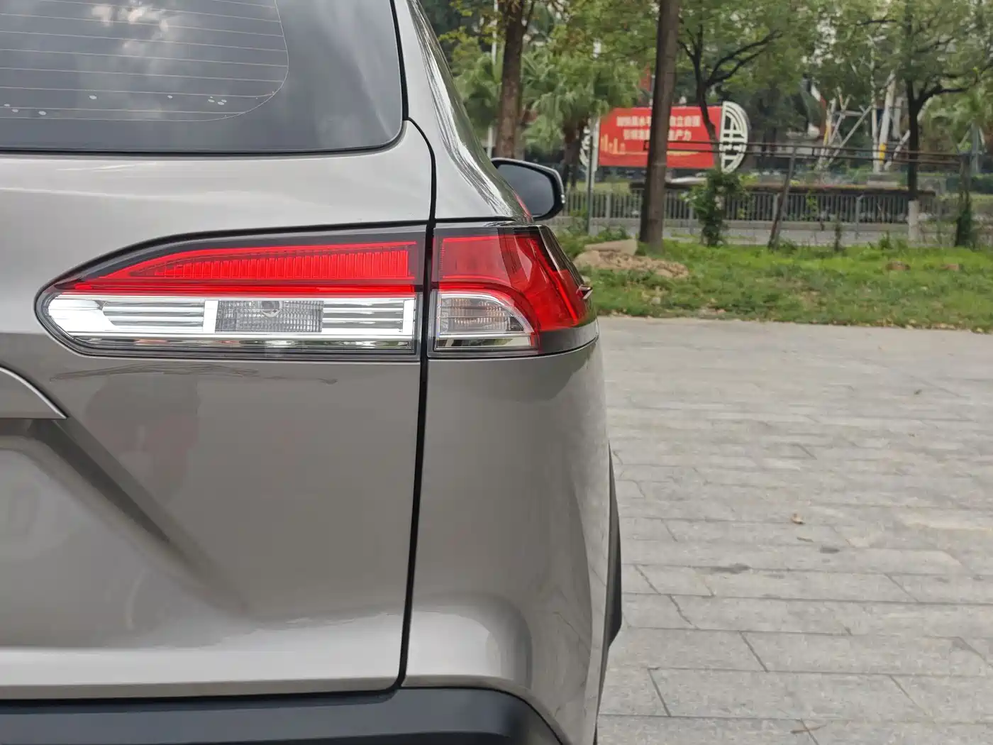 Toyota Frontlander 2023 2.0L CVT Elite Edition фото 9