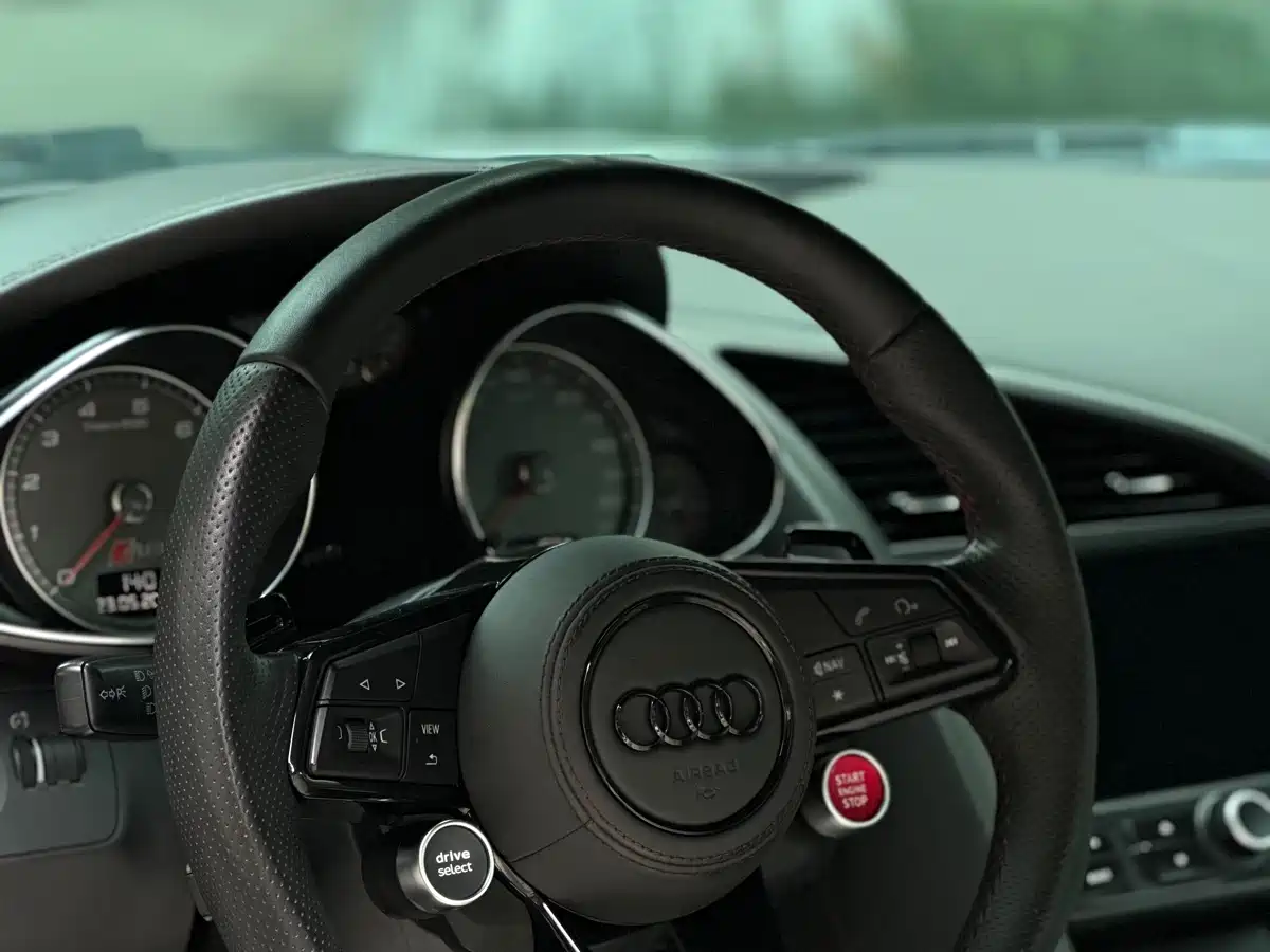 Audi R8 2014 4.2 FSI quattro фото 7