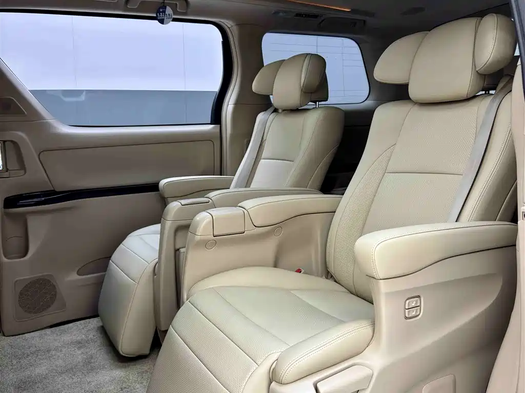 Toyota Alphard 2012 3.5L Luxury Edition фото 5