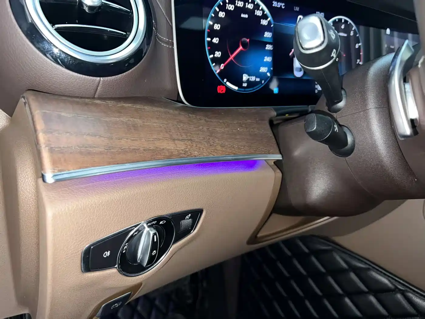 Mercedes-Benz E-Class 2022 E 300 L Fashion фото 17