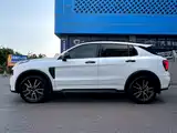 Фото 3 - Lynk & Co 01