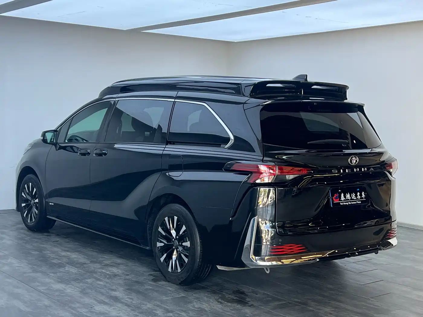 Toyota Sienna 2024 2.5L Hybrid Ultimate Premium Edition фото 5